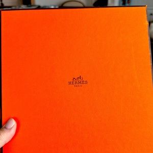 NWT - (1) Hermes Beach Towel w/Box Traffic Jam Orange - Gorgeous - Ribbon/Tissue